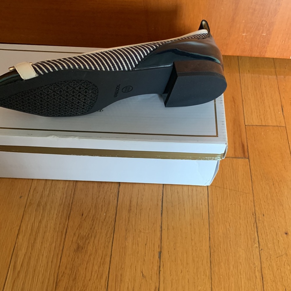 Brand new comfortable shoes with low heels - Picture 4 of 8